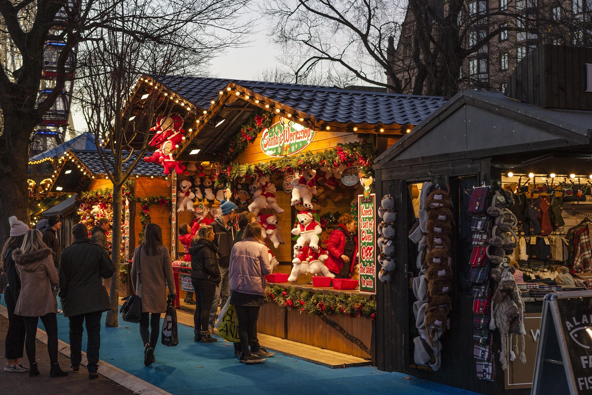 Cobblestone street at a European Christmas market with warm lights and wooden market stalls - Suite Impressions Travel